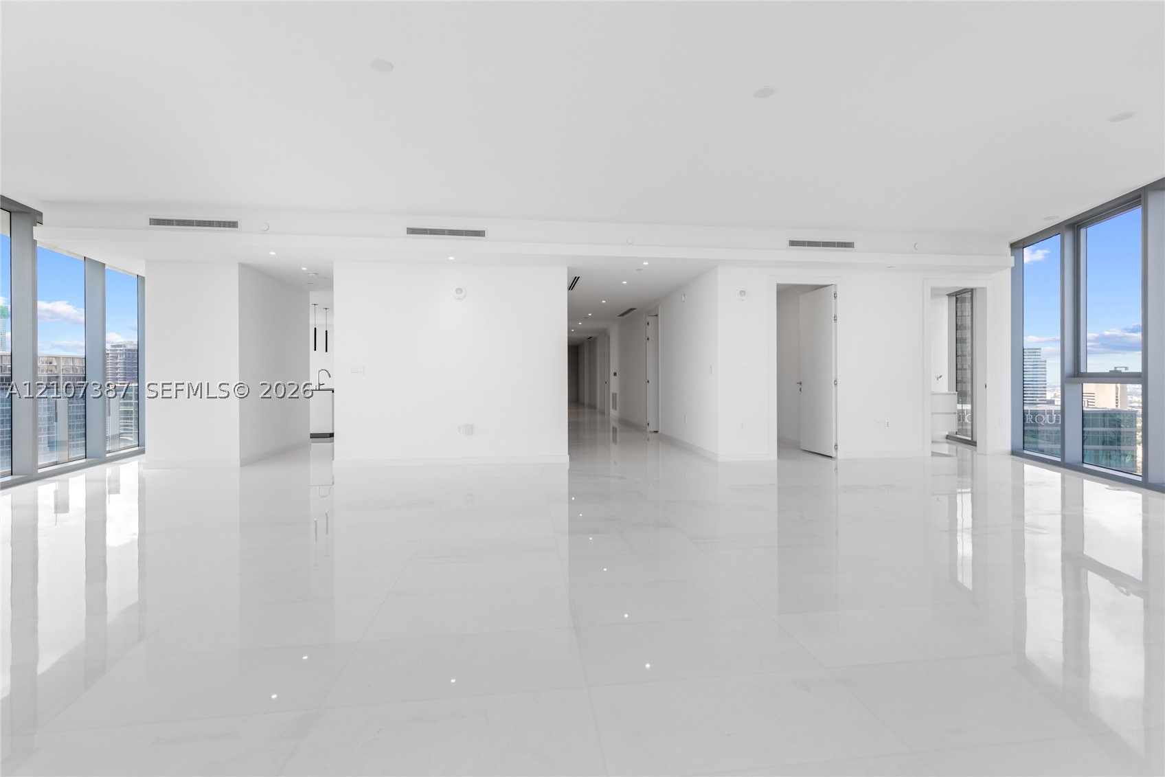 300 Biscayne Boulevard Way #4901E, Miami FL 33131