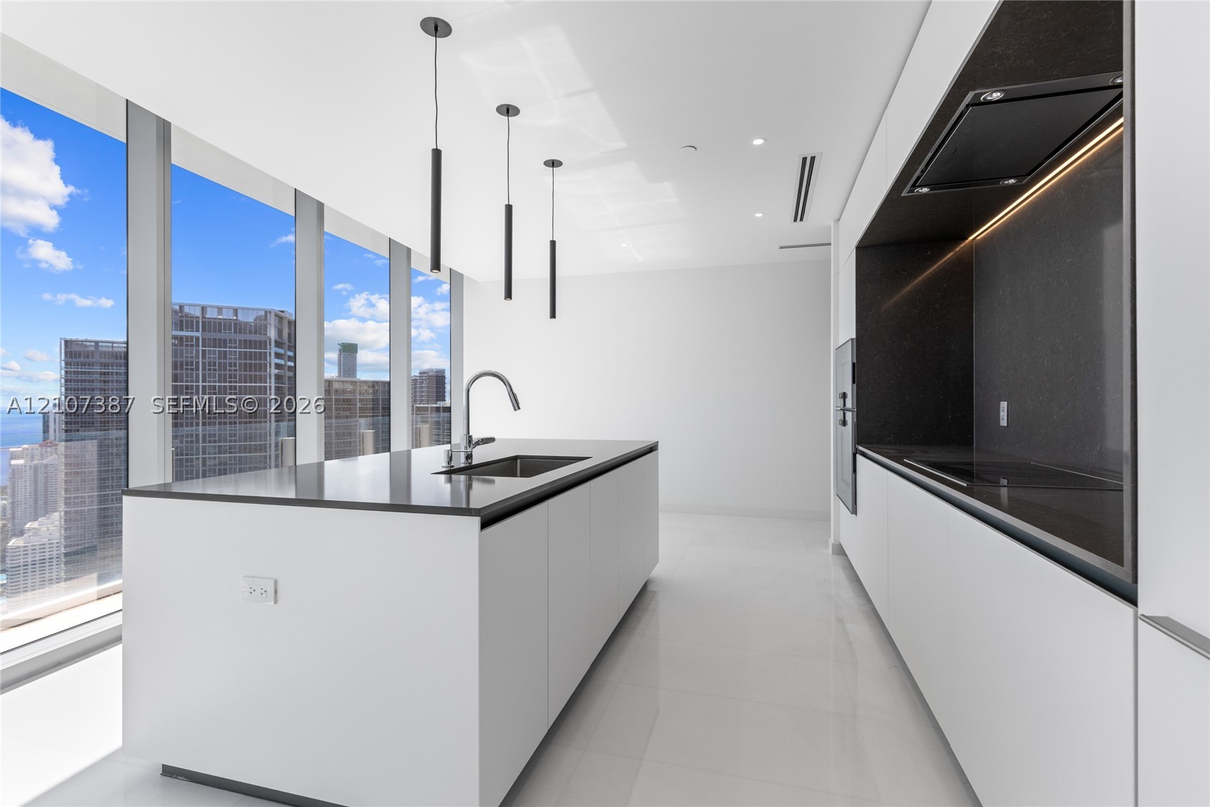 300 Biscayne Boulevard Way #4901E, Miami FL 33131