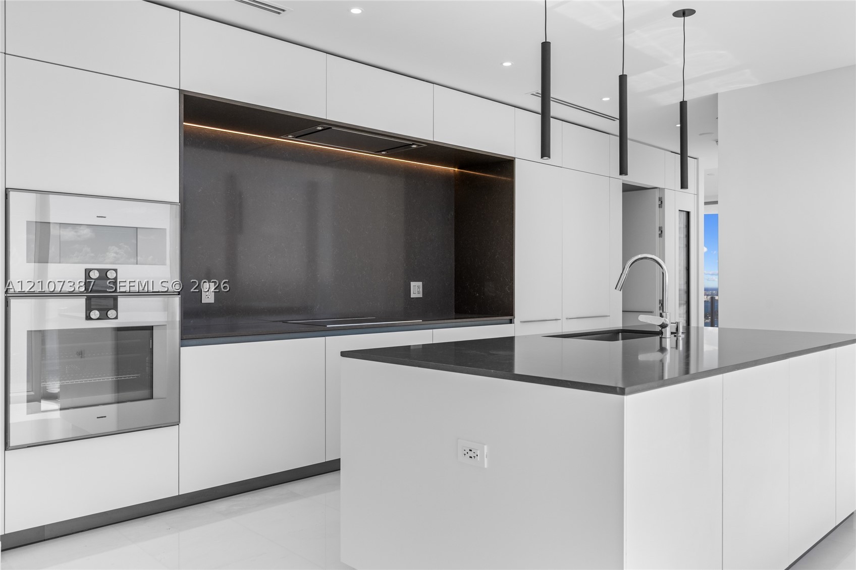 300 Biscayne Boulevard Way #4901E, Miami FL 33131