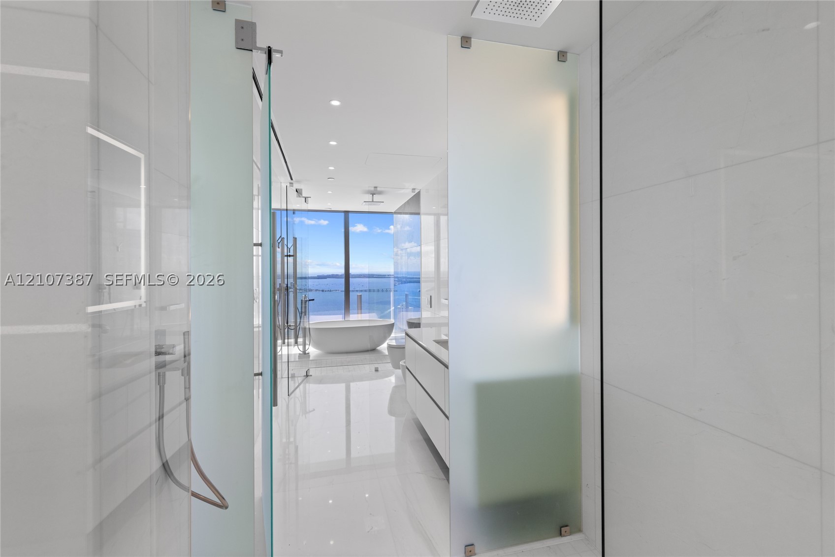 300 Biscayne Boulevard Way #4901E, Miami FL 33131