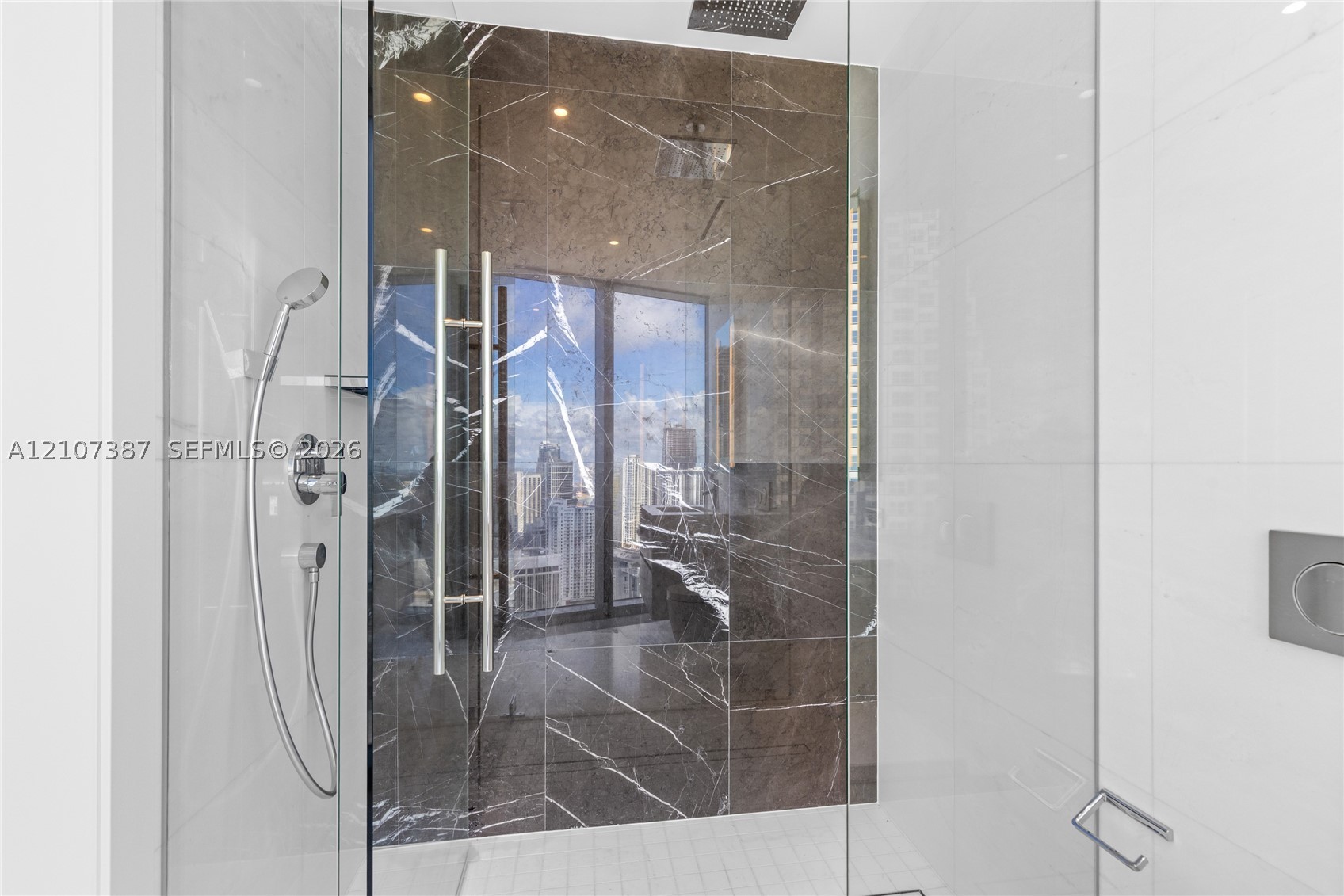 300 Biscayne Boulevard Way #4901E, Miami FL 33131