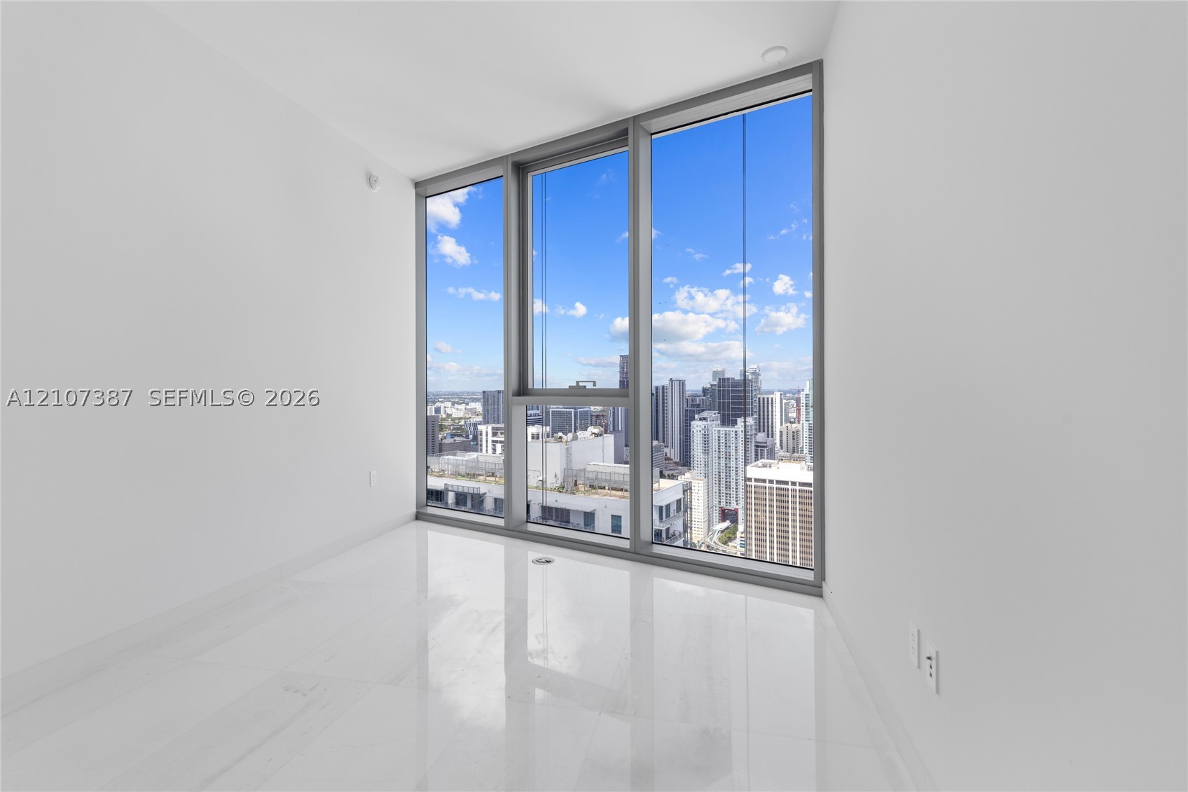 300 Biscayne Boulevard Way #4901E, Miami FL 33131