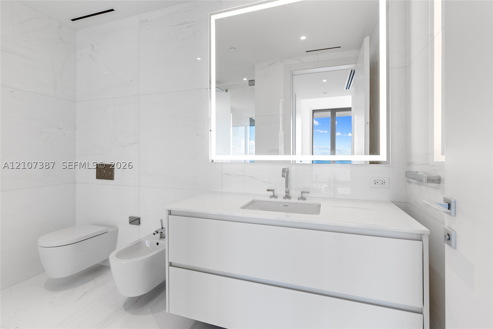 300 Biscayne Boulevard Way #4901E, Miami FL 33131