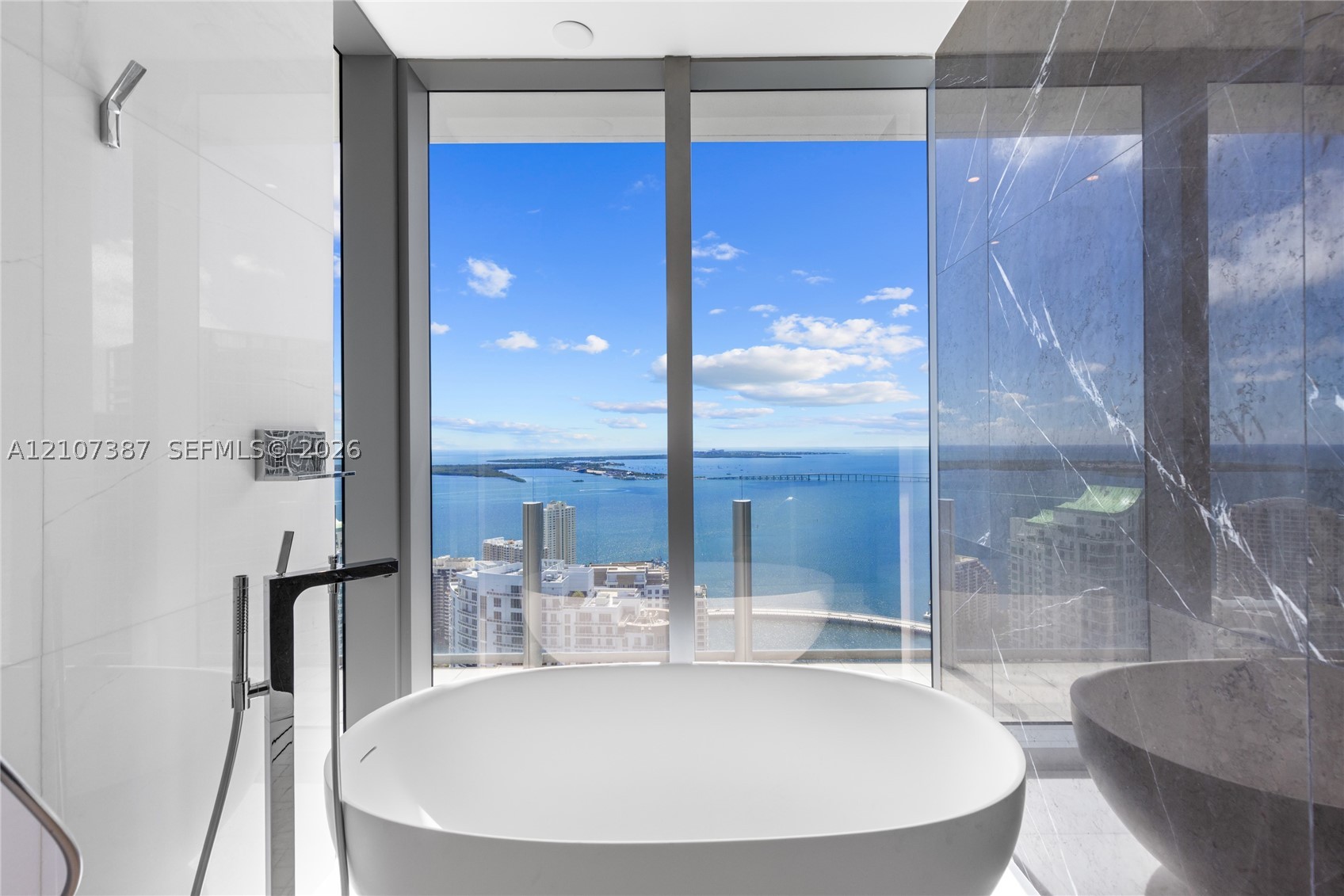 300 Biscayne Boulevard Way #4901E, Miami FL 33131