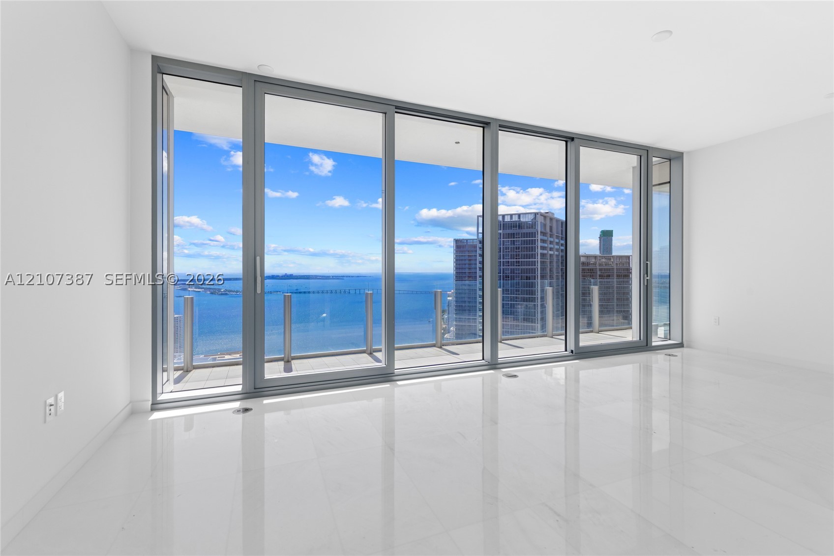 300 Biscayne Boulevard Way #4901E, Miami FL 33131
