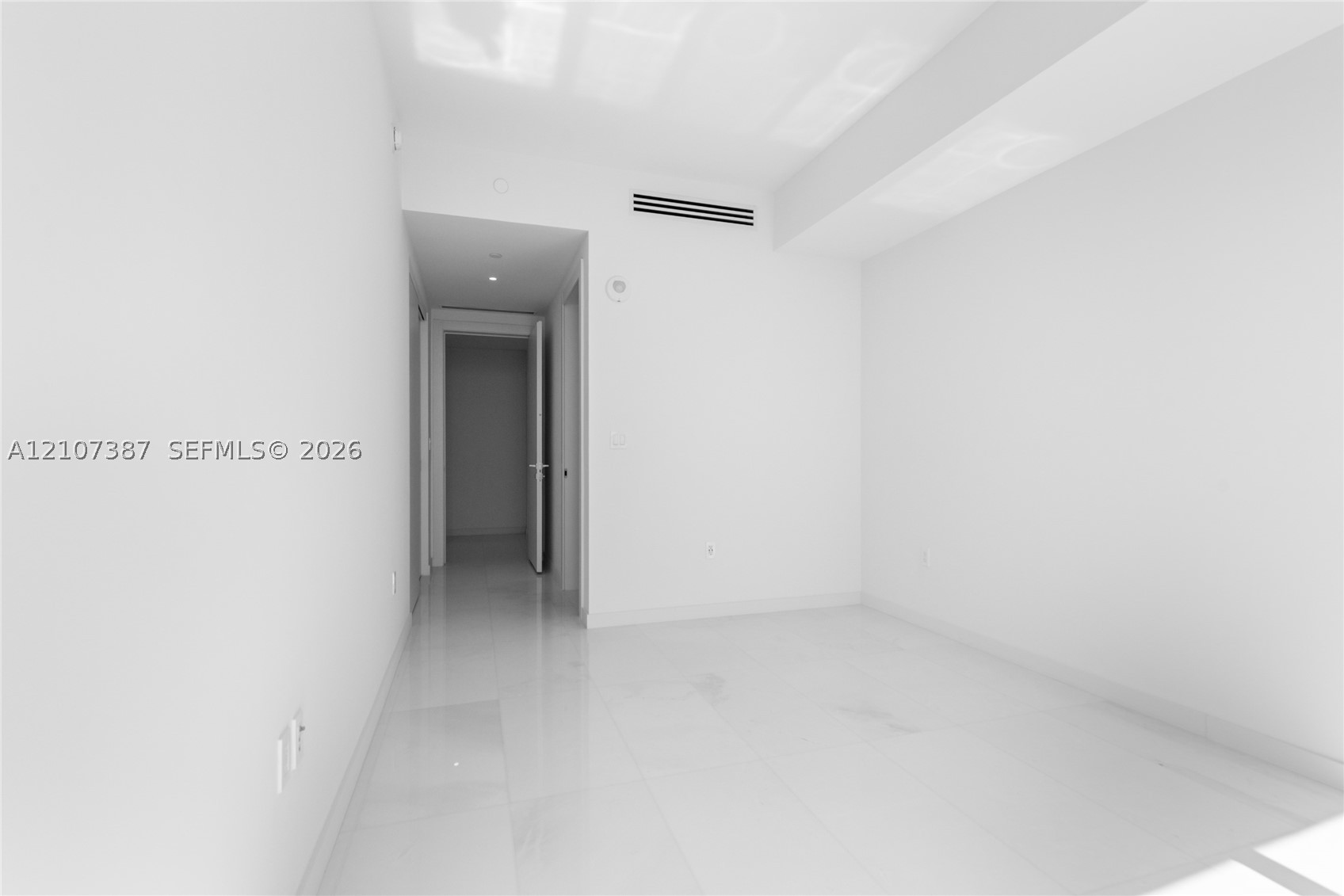 300 Biscayne Boulevard Way #4901E, Miami FL 33131