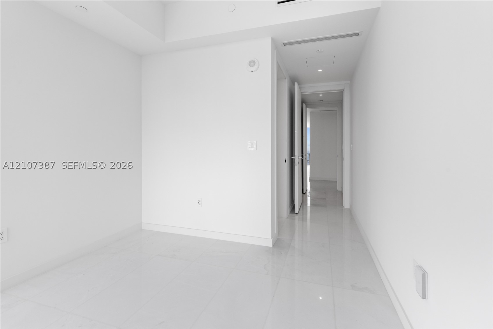 300 Biscayne Boulevard Way #4901E, Miami FL 33131