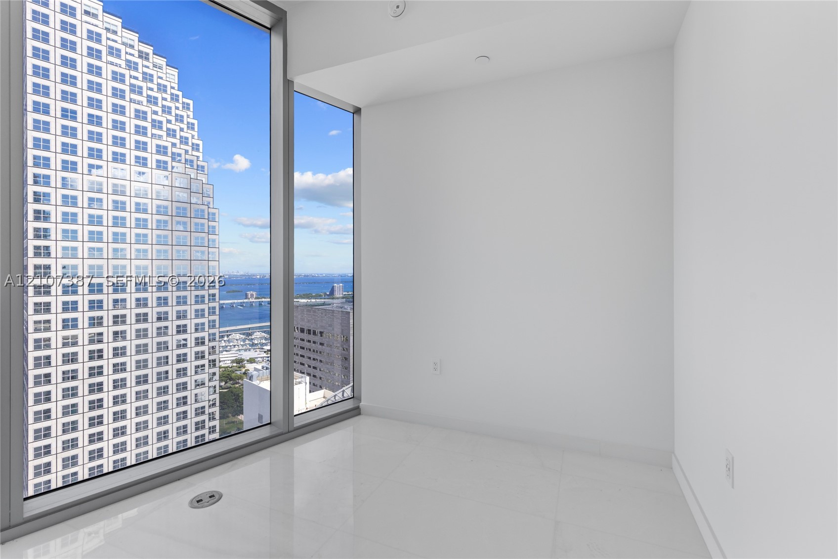 300 Biscayne Boulevard Way #4901E, Miami FL 33131