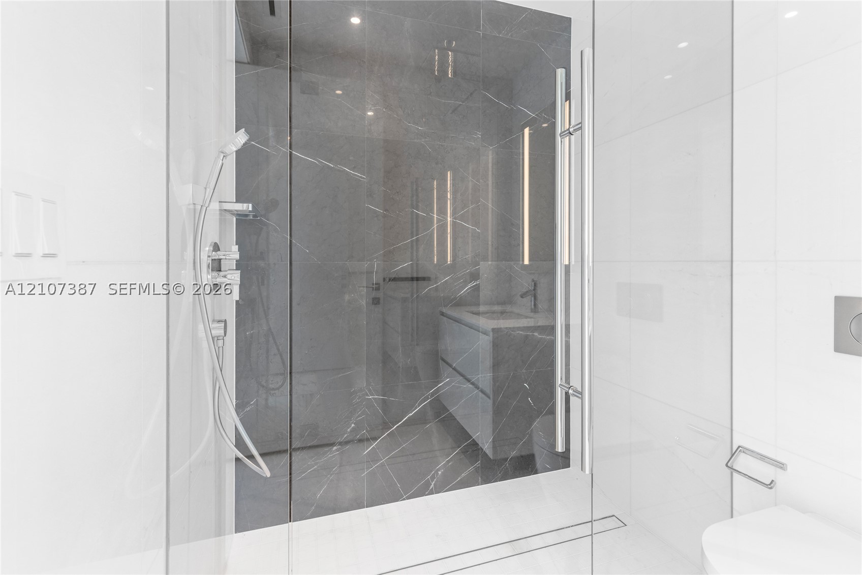 300 Biscayne Boulevard Way #4901E, Miami FL 33131