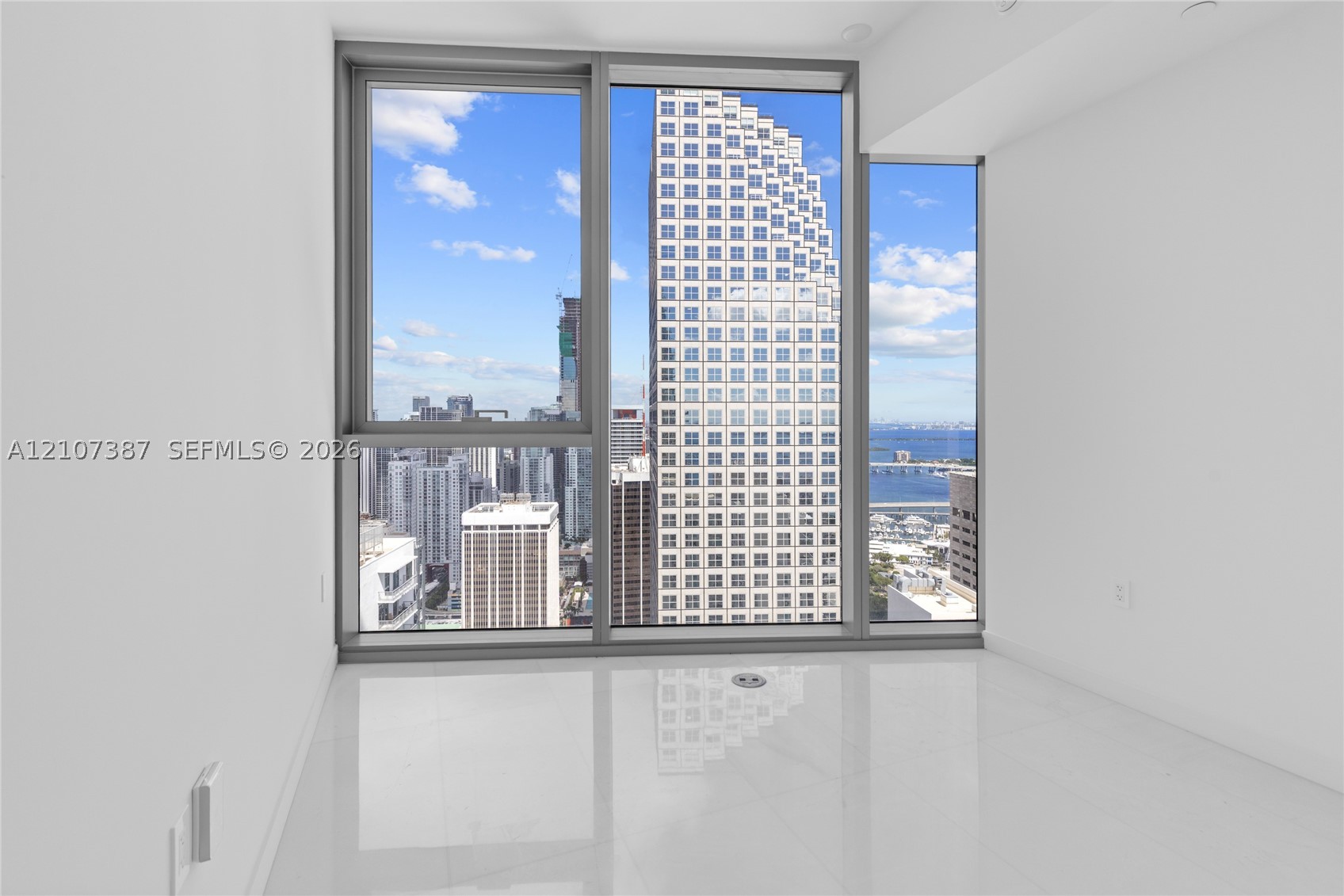 300 Biscayne Boulevard Way #4901E, Miami FL 33131
