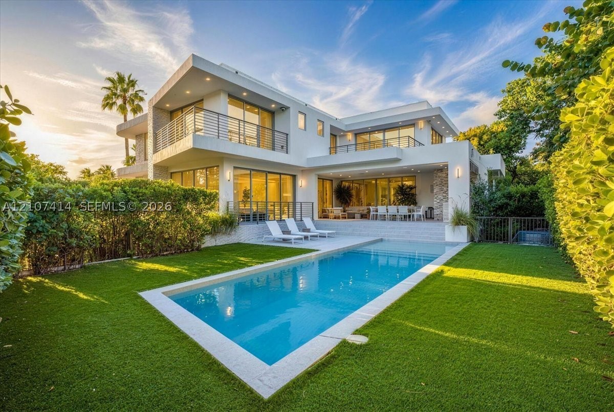 315 Cypress Dr, Key Biscayne FL 33149