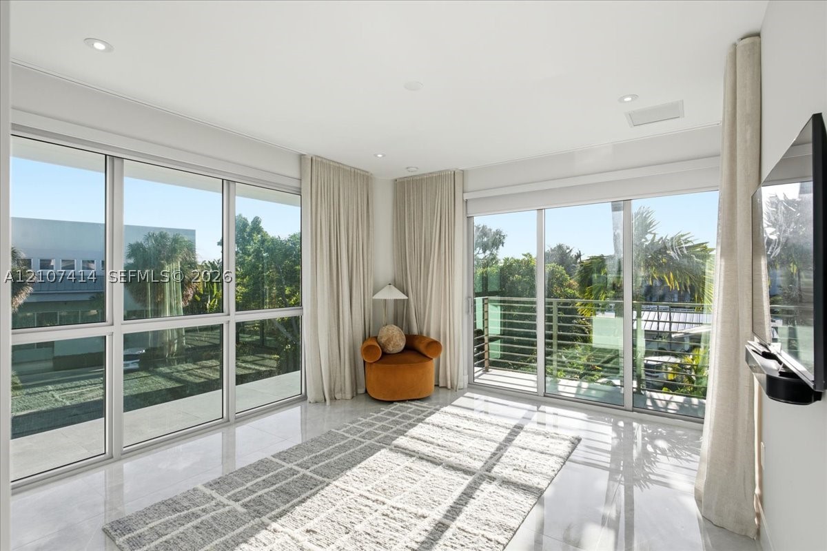 315 Cypress Dr, Key Biscayne FL 33149