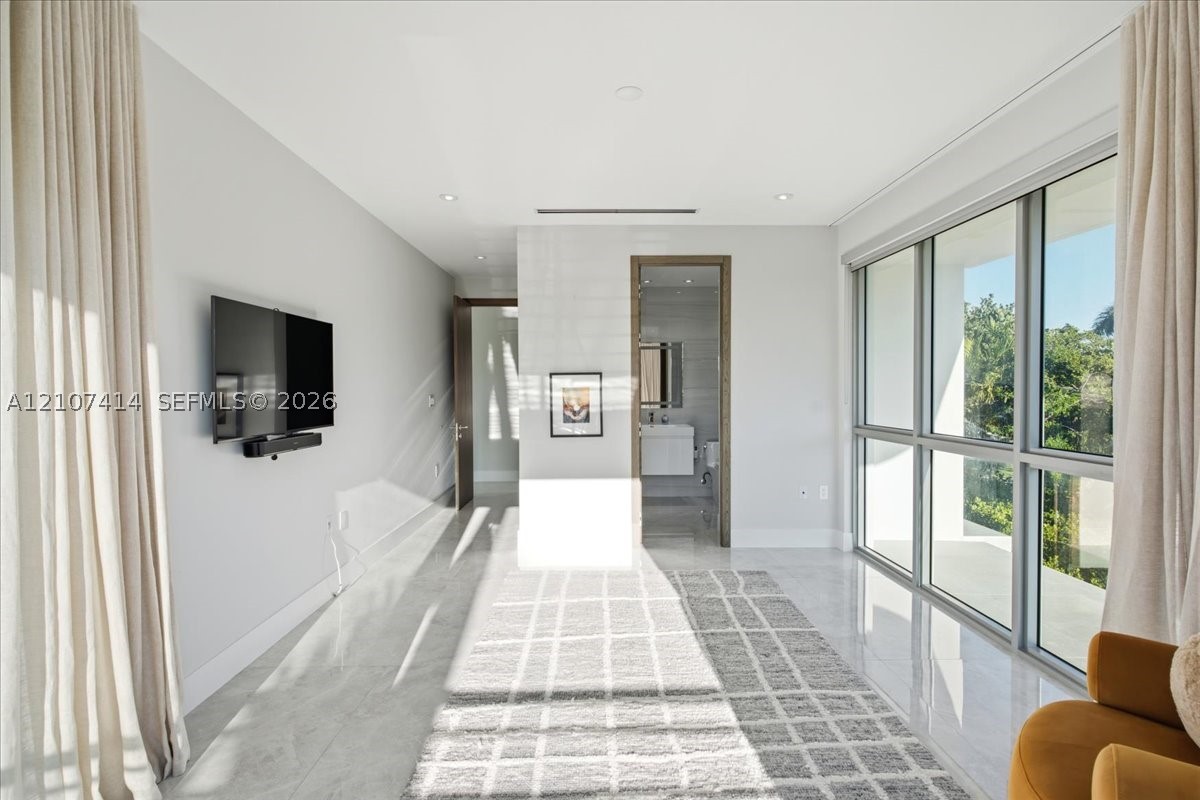 315 Cypress Dr, Key Biscayne FL 33149