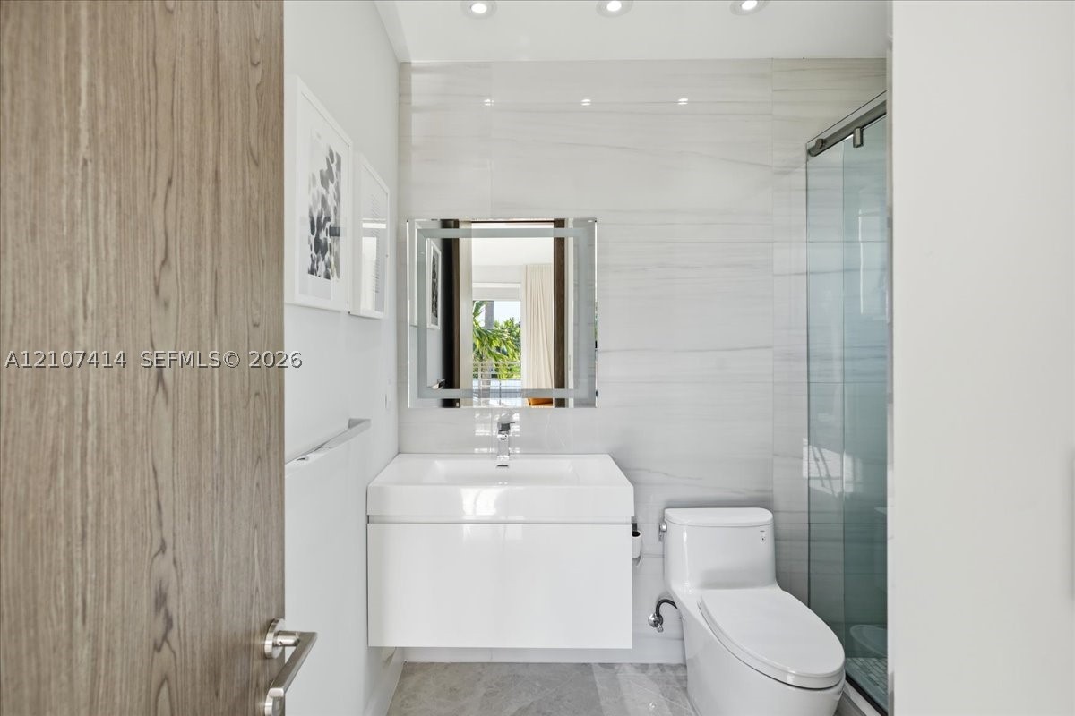 315 Cypress Dr, Key Biscayne FL 33149