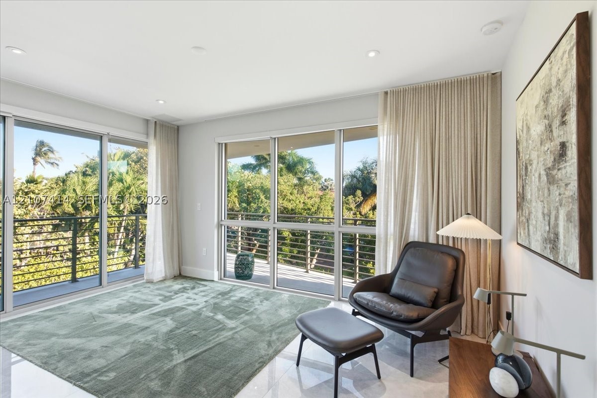 315 Cypress Dr, Key Biscayne FL 33149