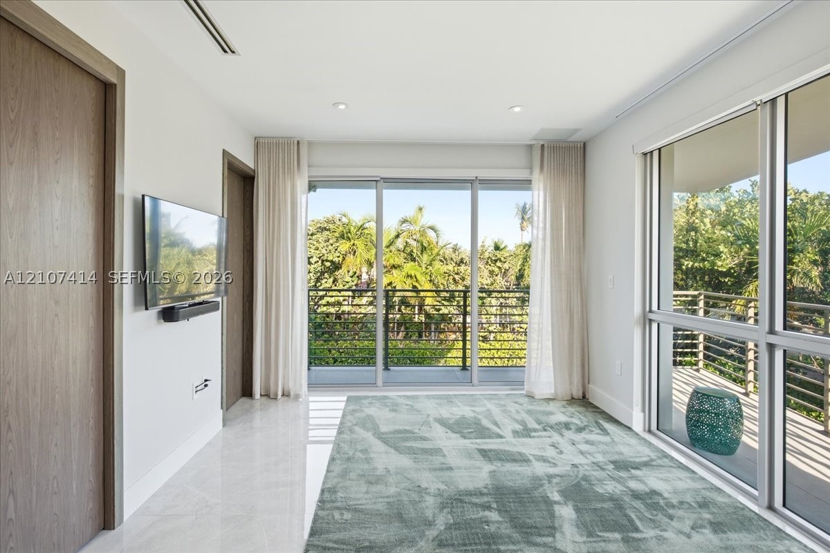 315 Cypress Dr, Key Biscayne FL 33149