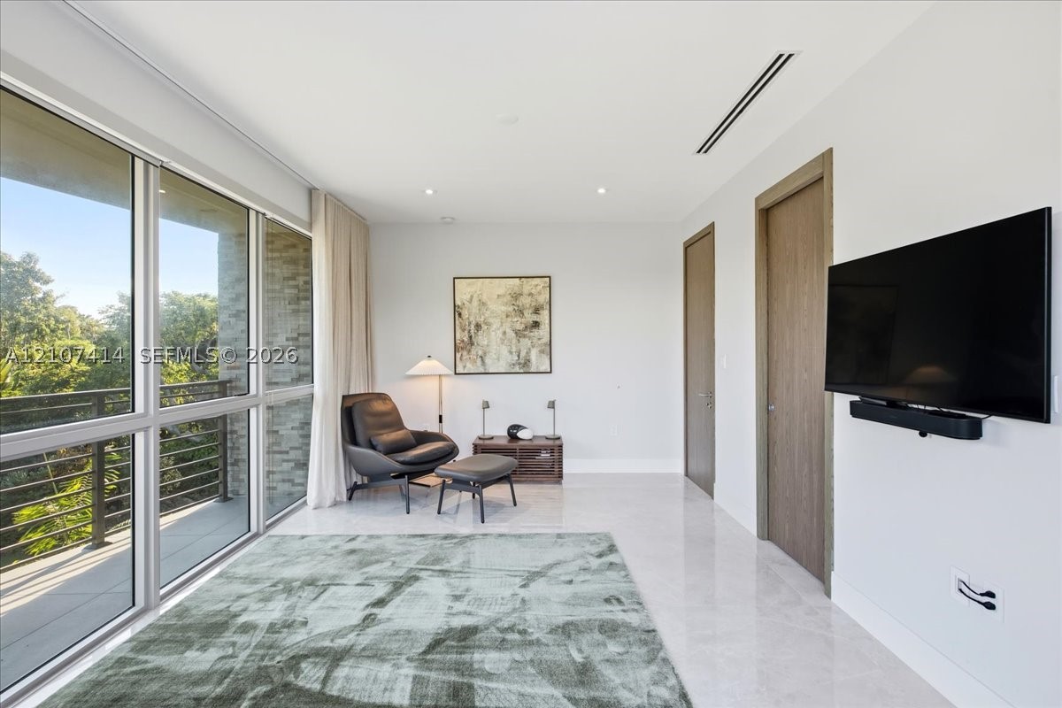 315 Cypress Dr, Key Biscayne FL 33149