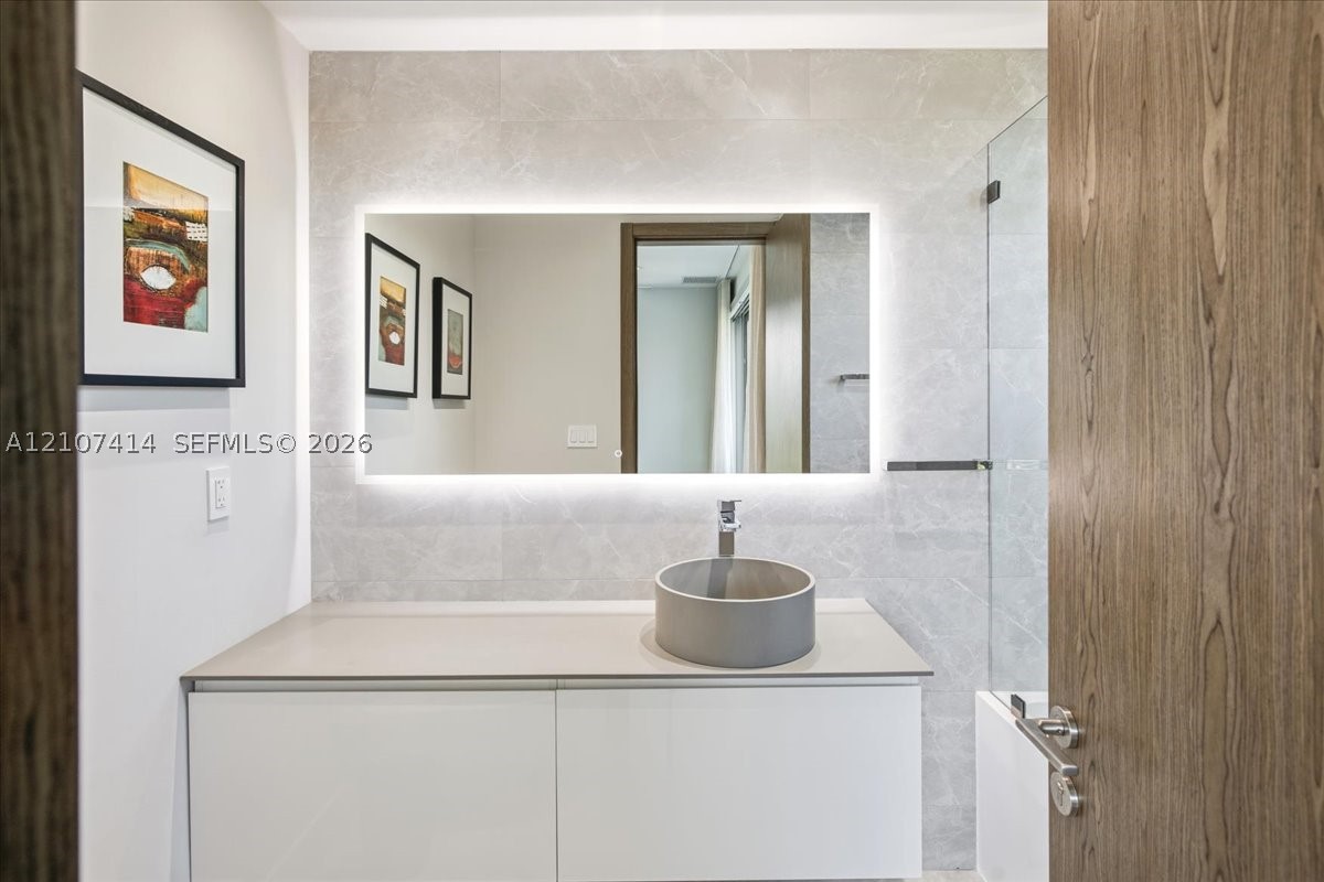315 Cypress Dr, Key Biscayne FL 33149
