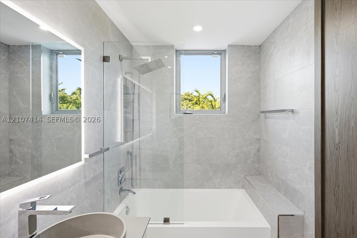 315 Cypress Dr, Key Biscayne FL 33149