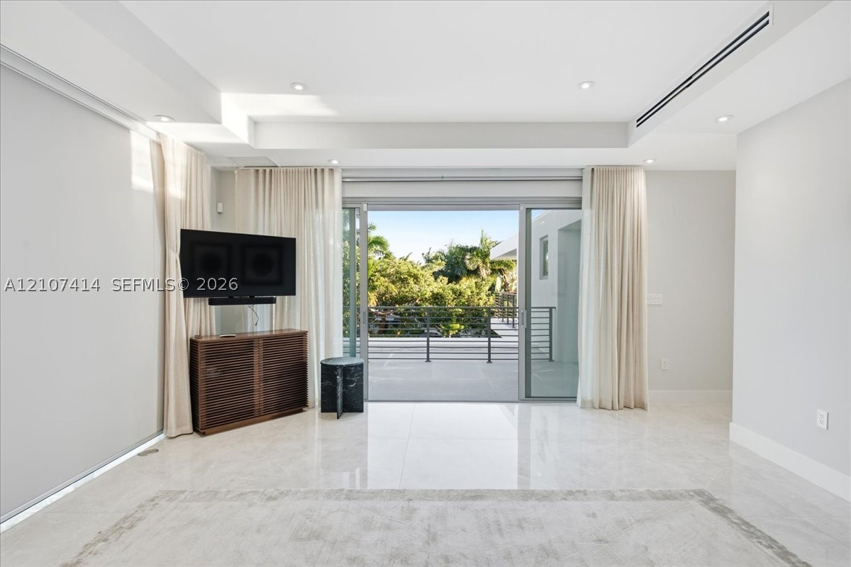 315 Cypress Dr, Key Biscayne FL 33149
