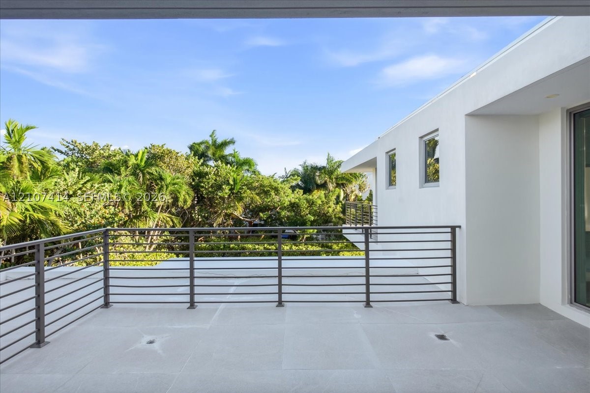 315 Cypress Dr, Key Biscayne FL 33149