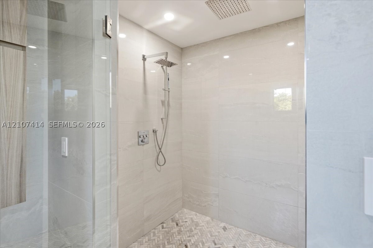 315 Cypress Dr, Key Biscayne FL 33149