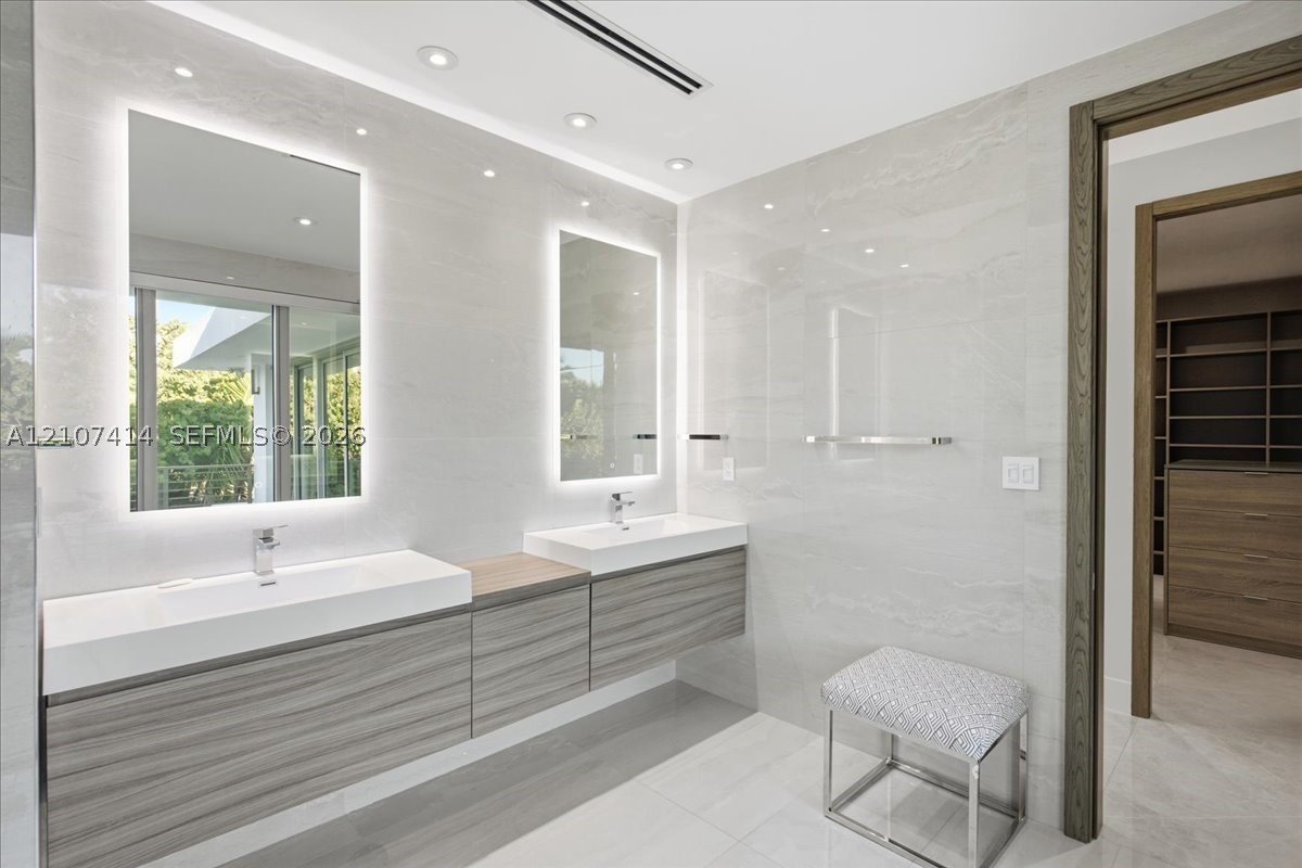 315 Cypress Dr, Key Biscayne FL 33149