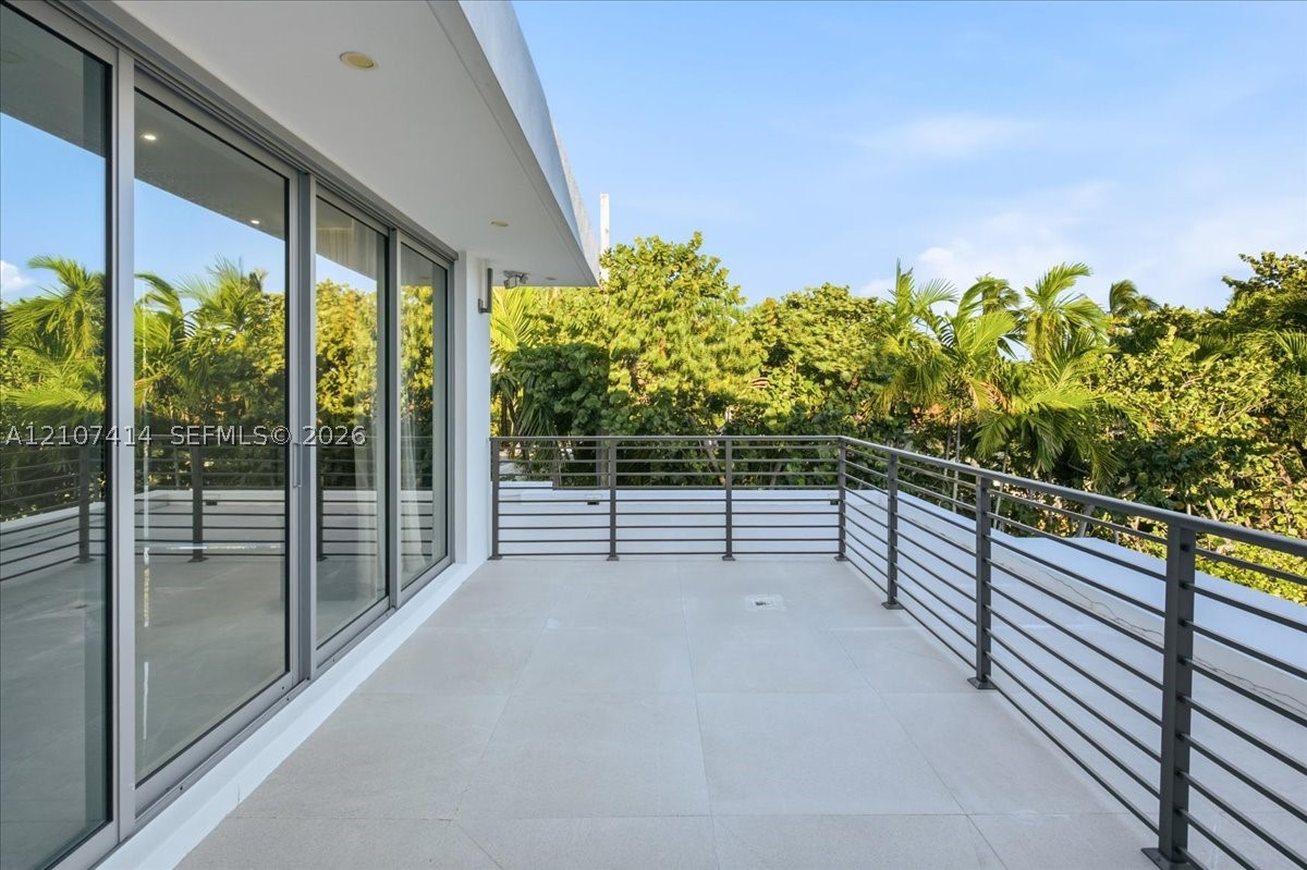 315 Cypress Dr, Key Biscayne FL 33149