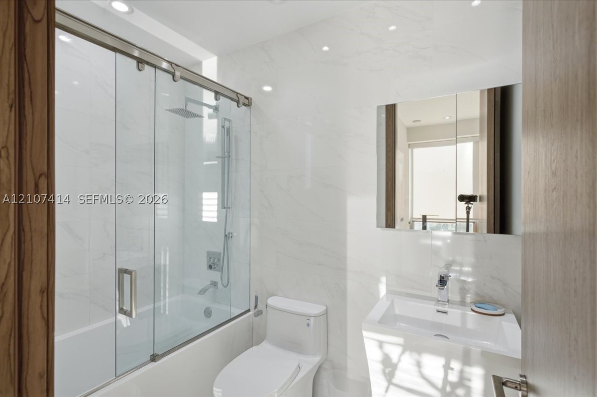 315 Cypress Dr, Key Biscayne FL 33149