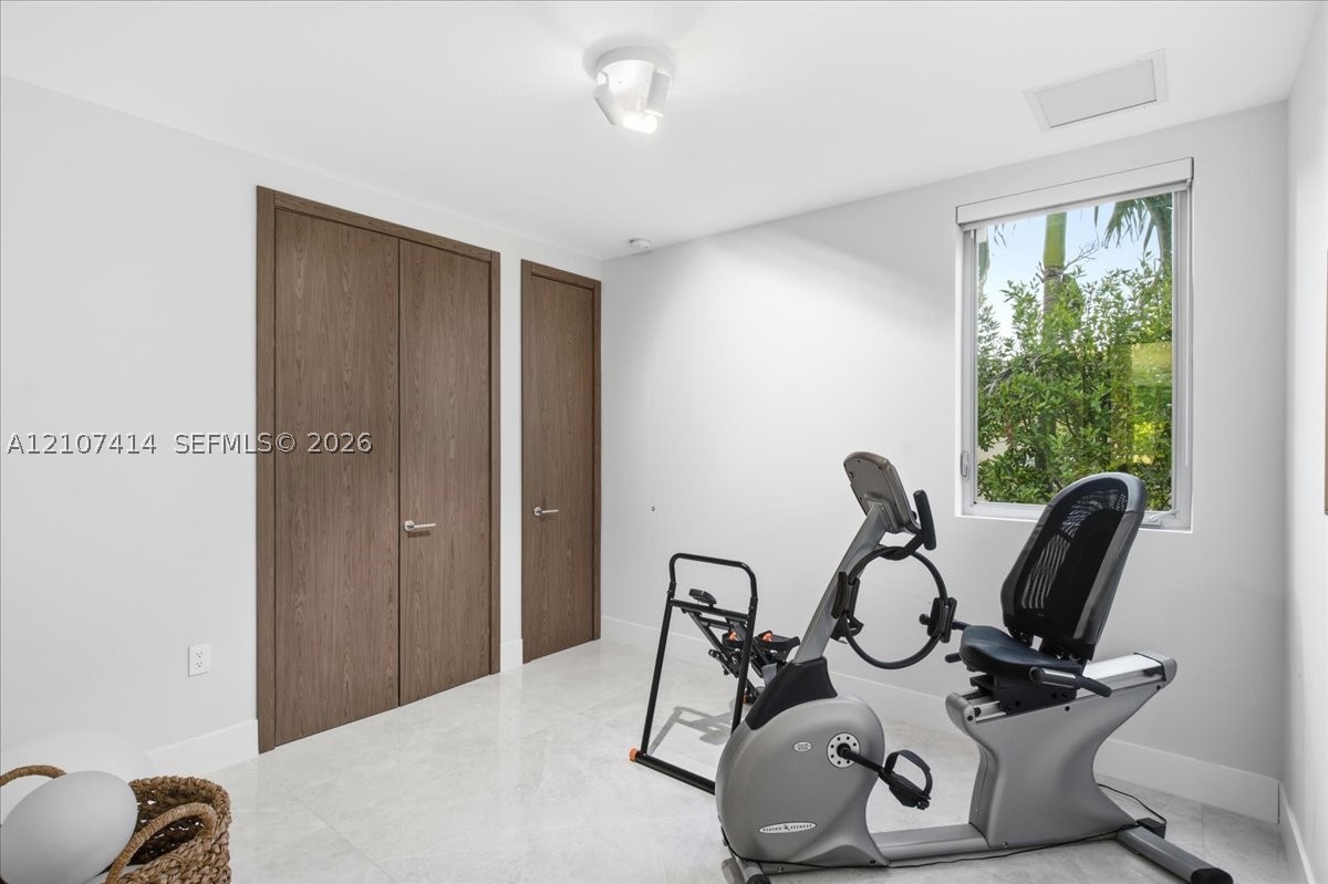 315 Cypress Dr, Key Biscayne FL 33149
