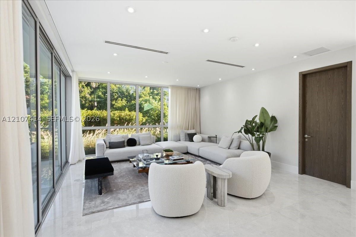 315 Cypress Dr, Key Biscayne FL 33149