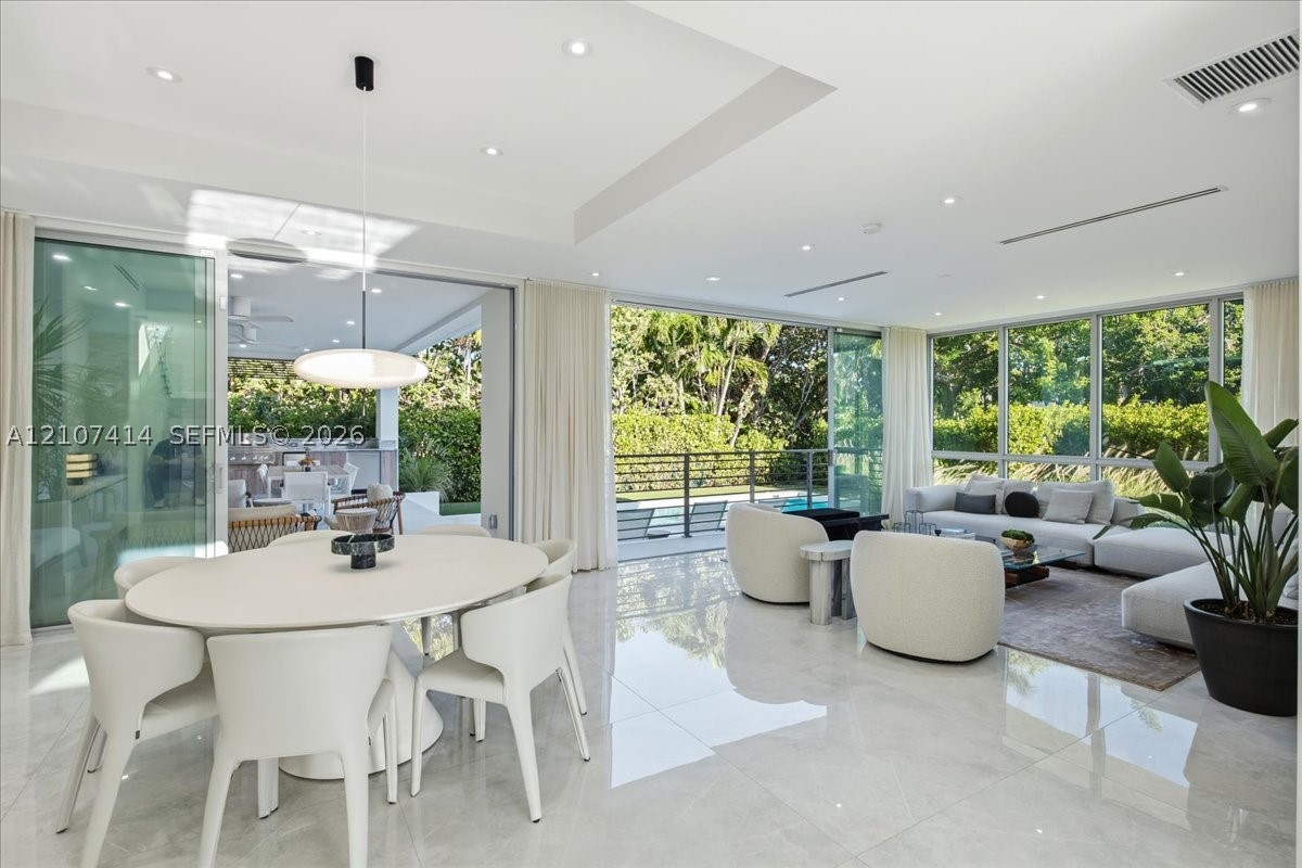 315 Cypress Dr, Key Biscayne FL 33149