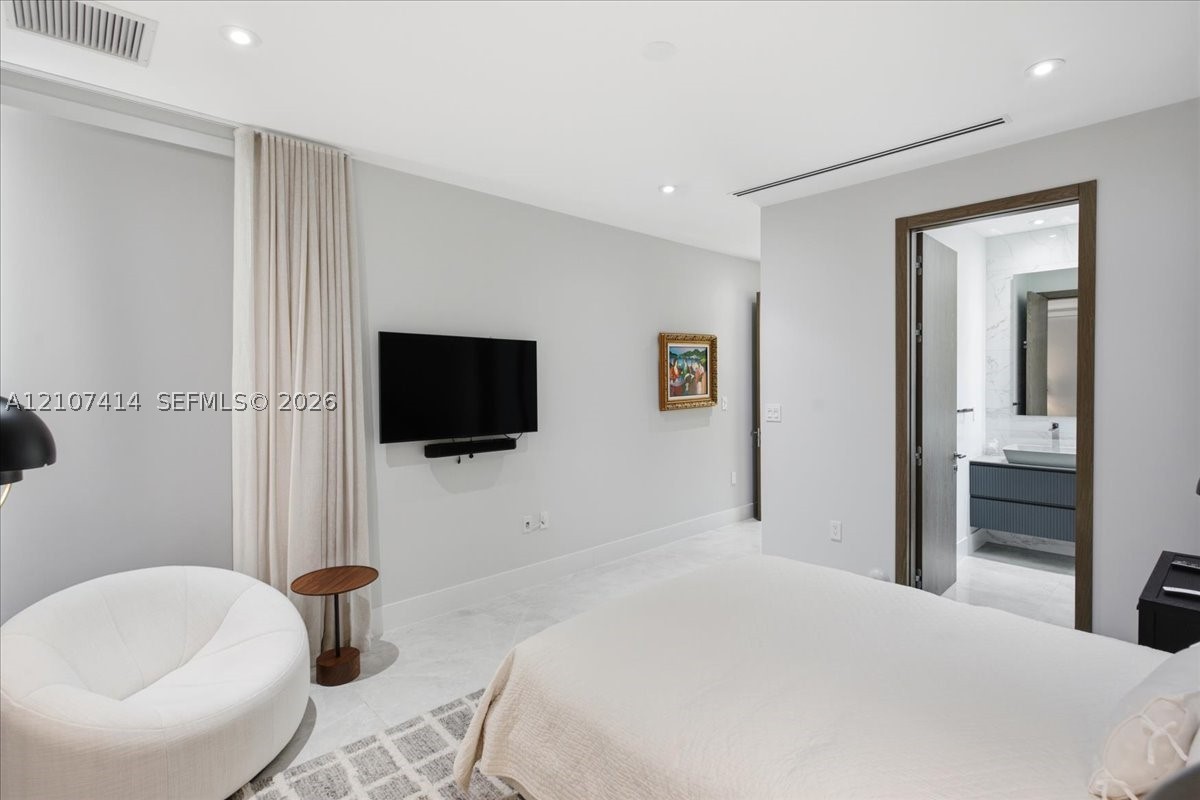 315 Cypress Dr, Key Biscayne FL 33149