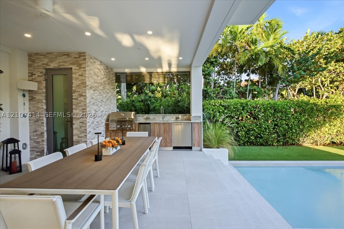 315 Cypress Dr, Key Biscayne FL 33149