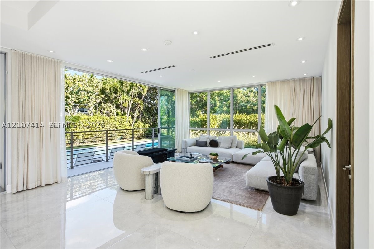 315 Cypress Dr, Key Biscayne FL 33149