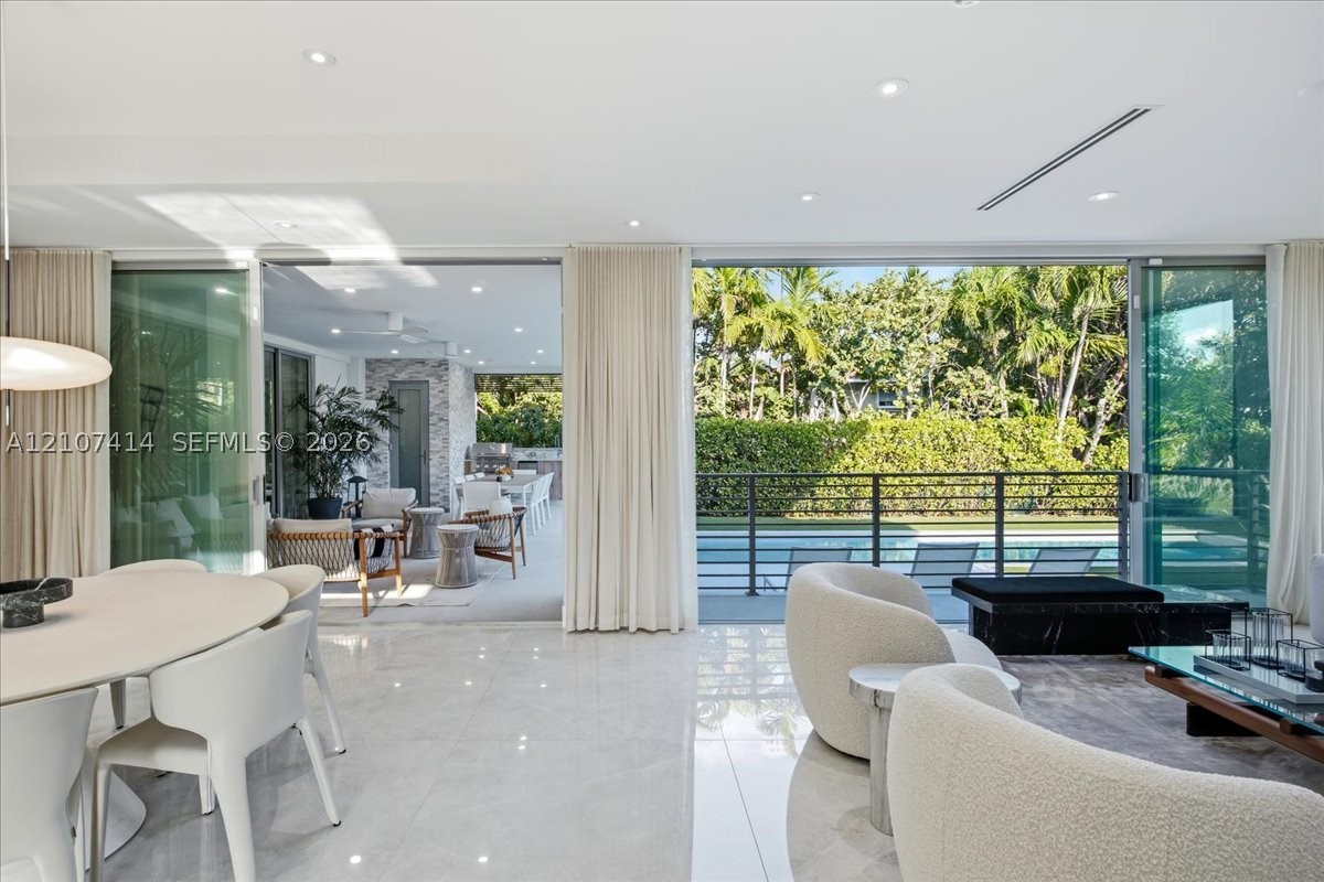 315 Cypress Dr, Key Biscayne FL 33149