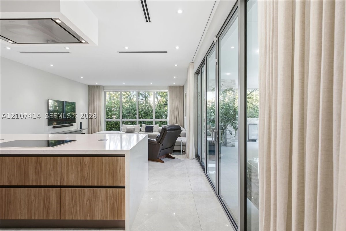 315 Cypress Dr, Key Biscayne FL 33149
