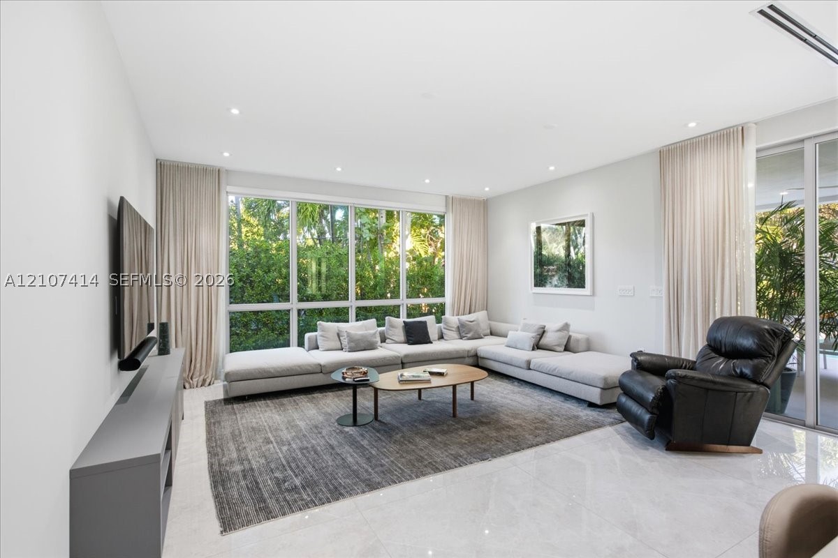 315 Cypress Dr, Key Biscayne FL 33149
