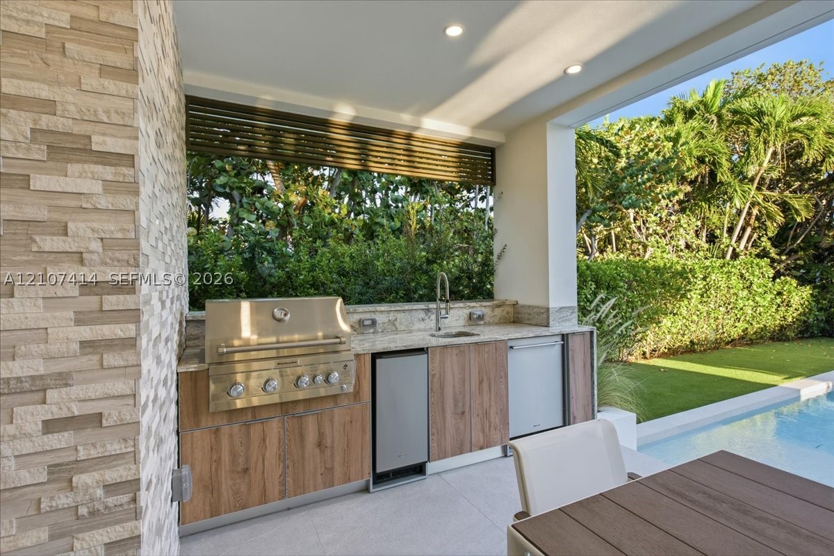 315 Cypress Dr, Key Biscayne FL 33149