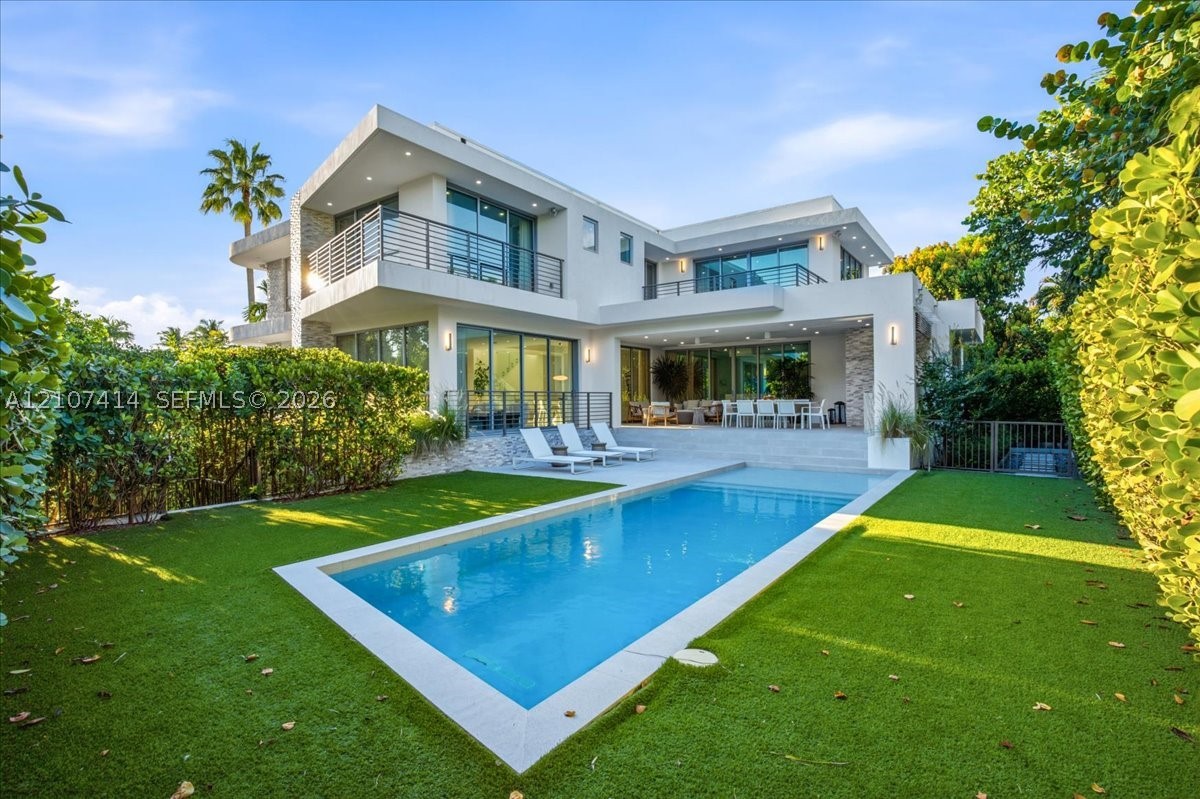315 Cypress Dr, Key Biscayne FL 33149