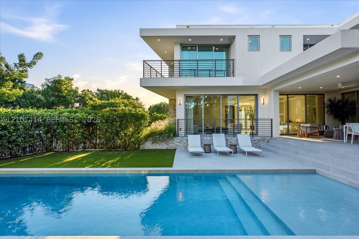 315 Cypress Dr, Key Biscayne FL 33149
