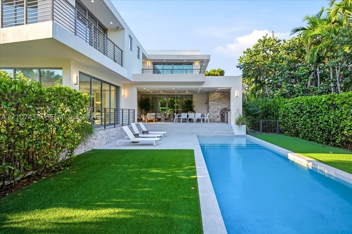 315 Cypress Dr, Key Biscayne FL 33149