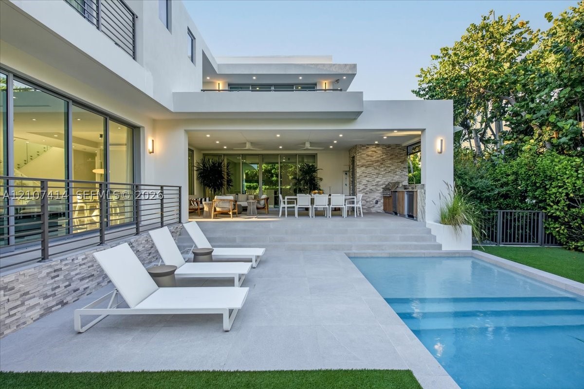 315 Cypress Dr, Key Biscayne FL 33149