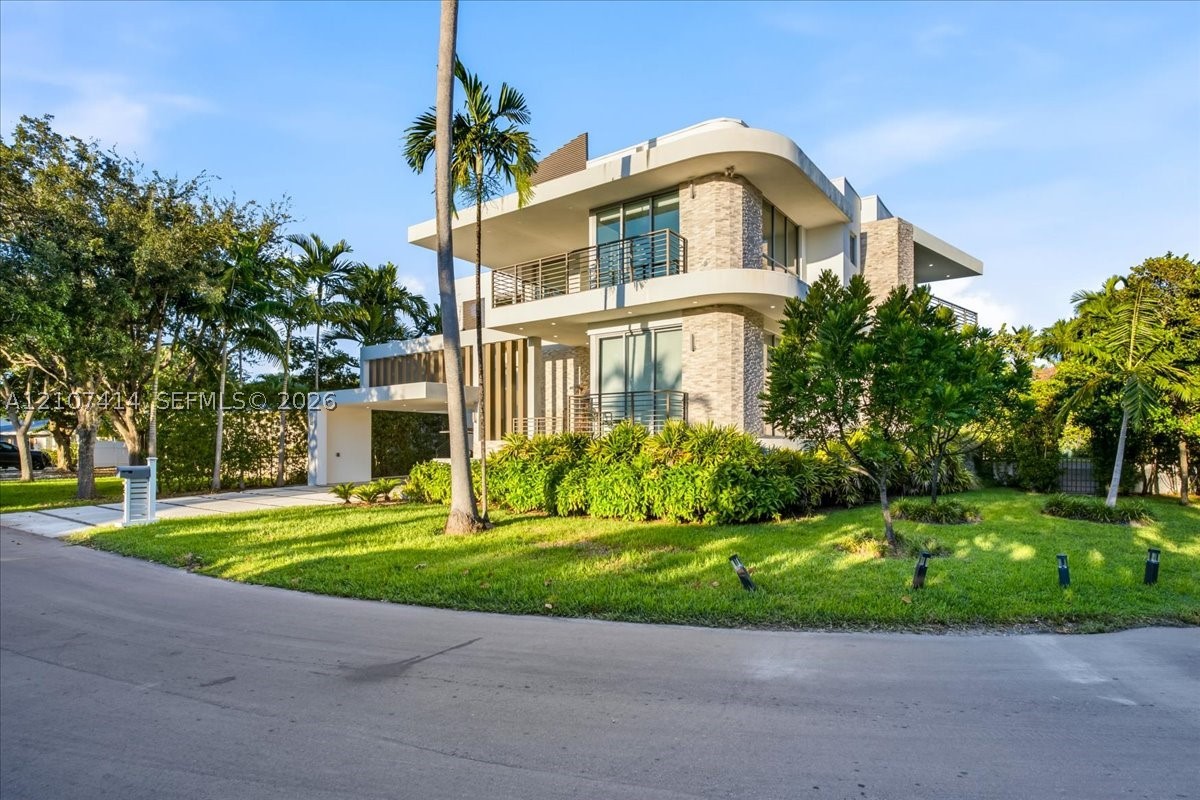 315 Cypress Dr, Key Biscayne FL 33149
