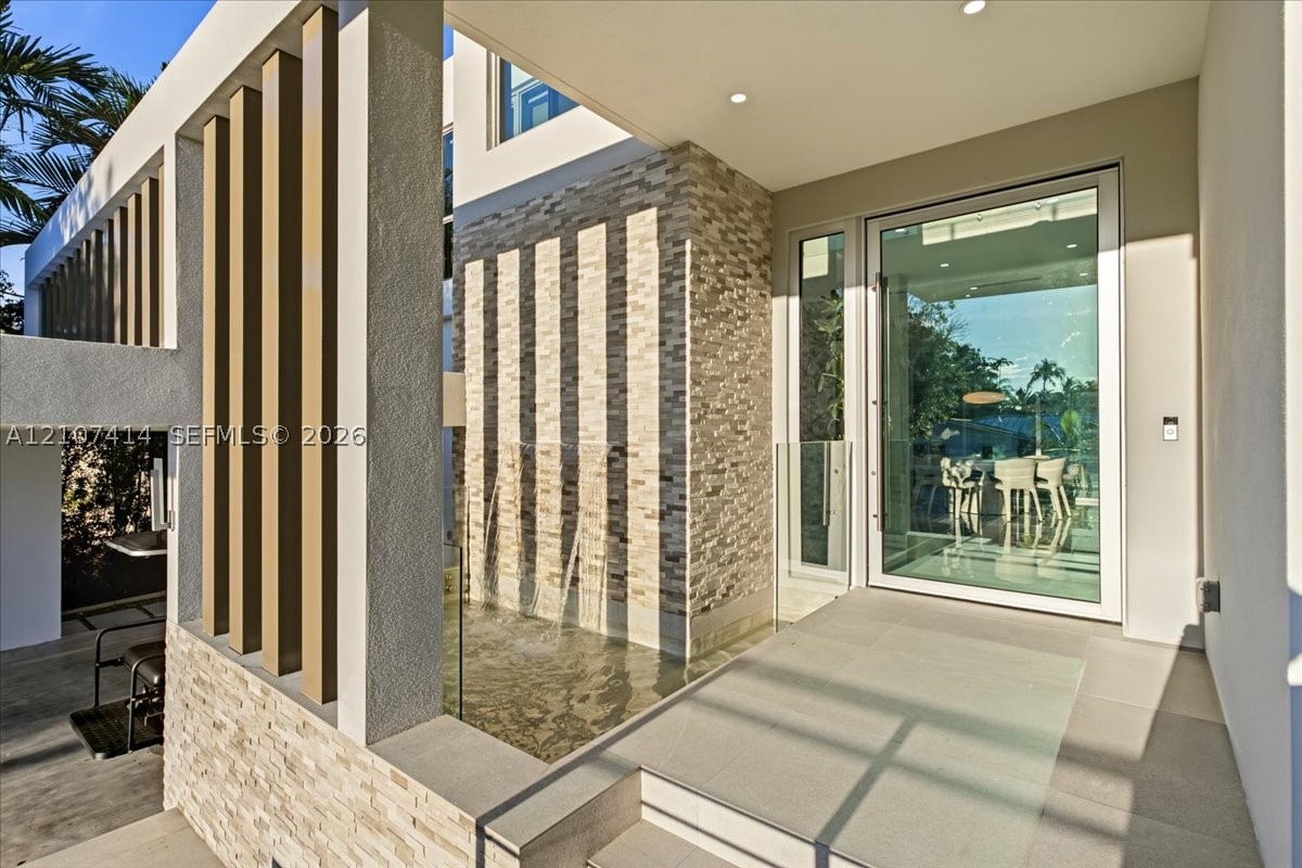 315 Cypress Dr, Key Biscayne FL 33149