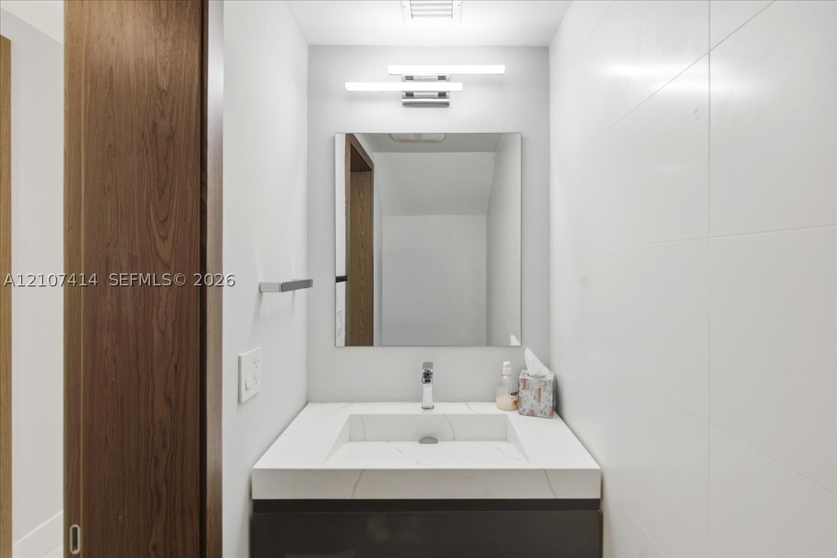 315 Cypress Dr, Key Biscayne FL 33149