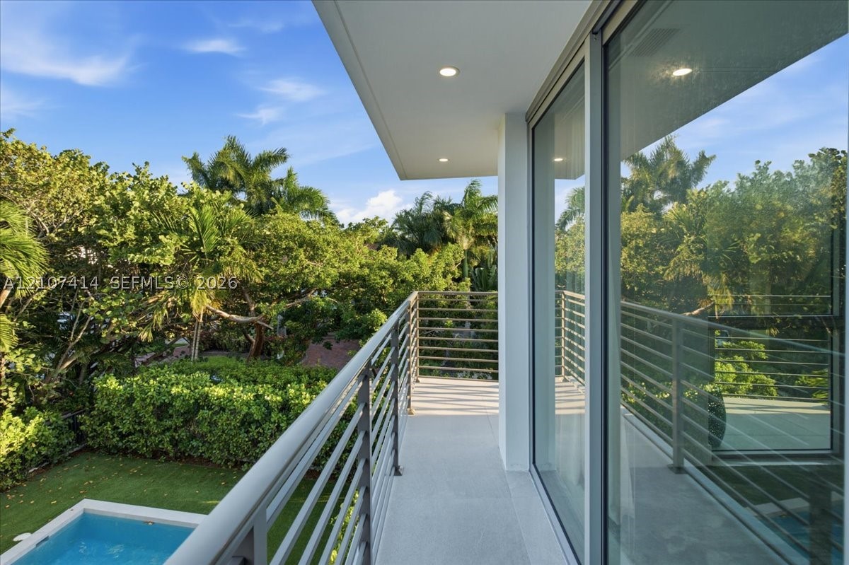 315 Cypress Dr, Key Biscayne FL 33149
