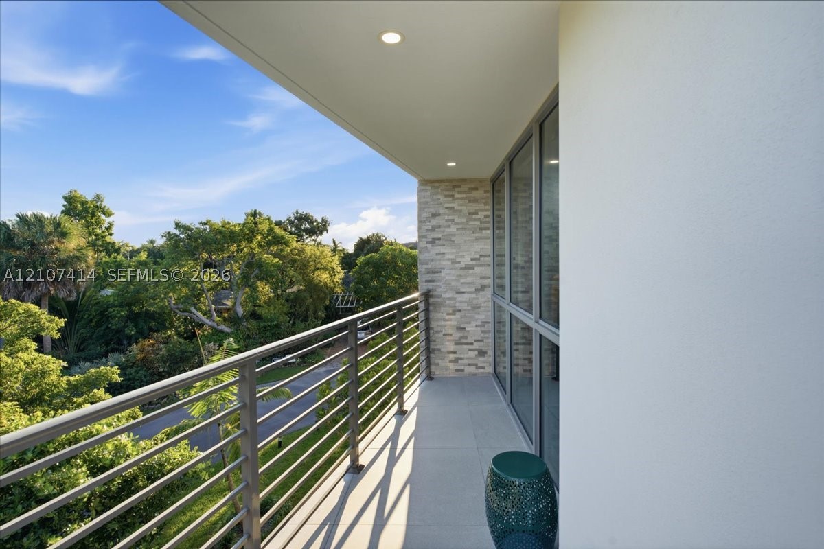 315 Cypress Dr, Key Biscayne FL 33149
