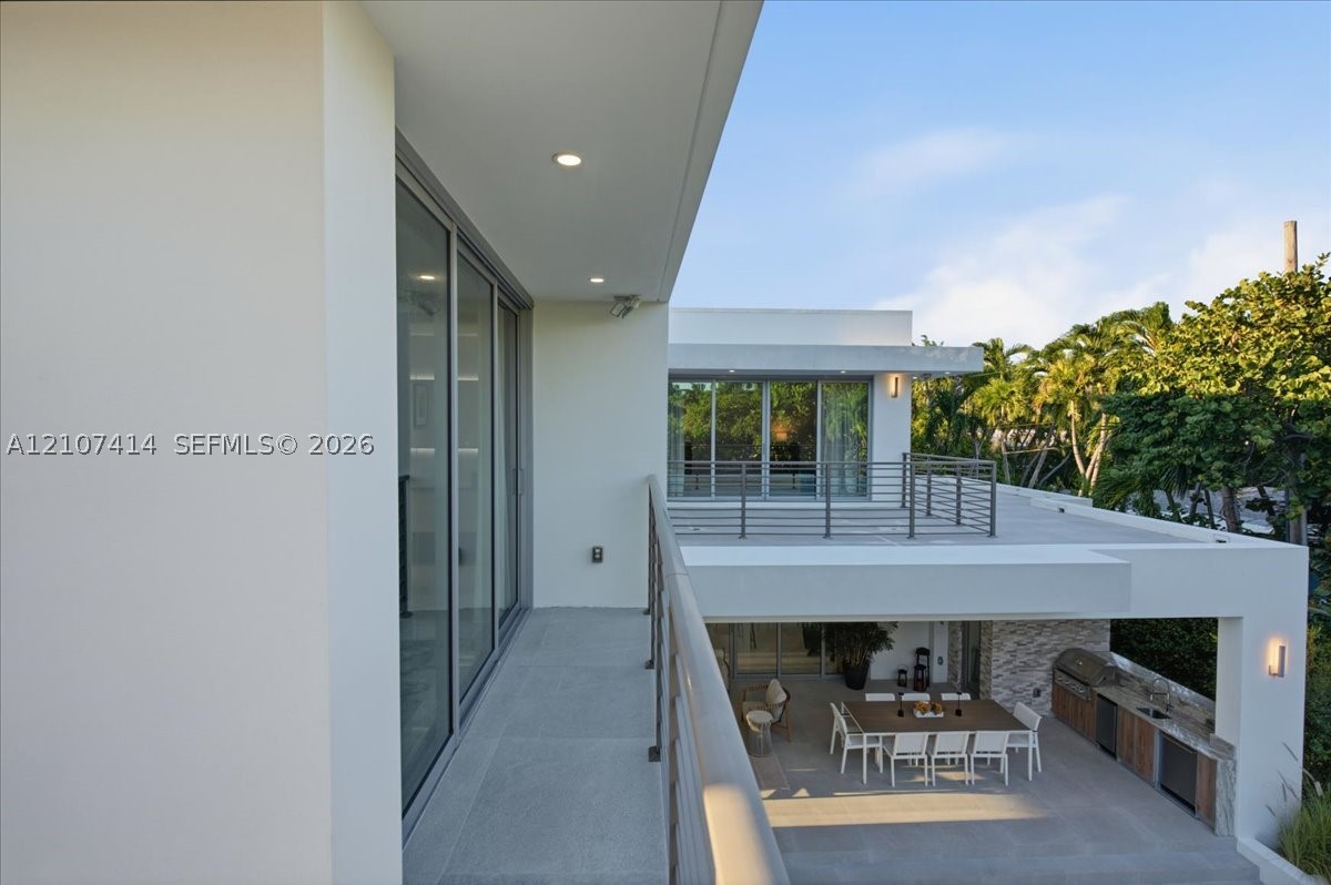 315 Cypress Dr, Key Biscayne FL 33149
