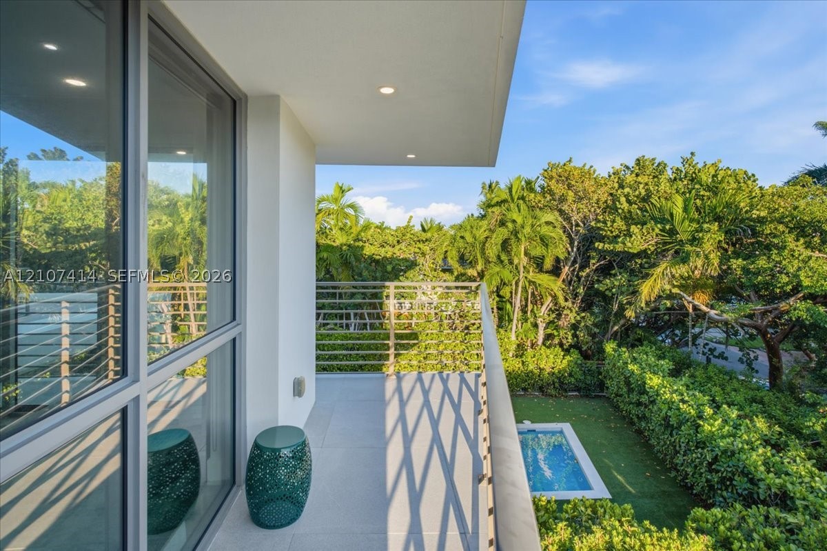 315 Cypress Dr, Key Biscayne FL 33149